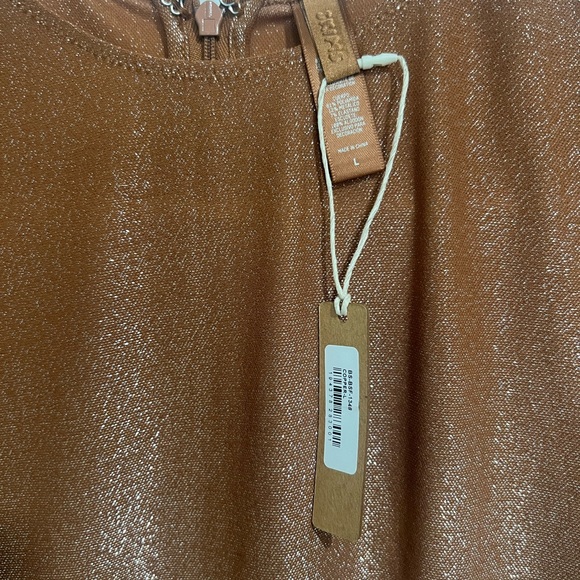 Skims - Picture 5 of 5